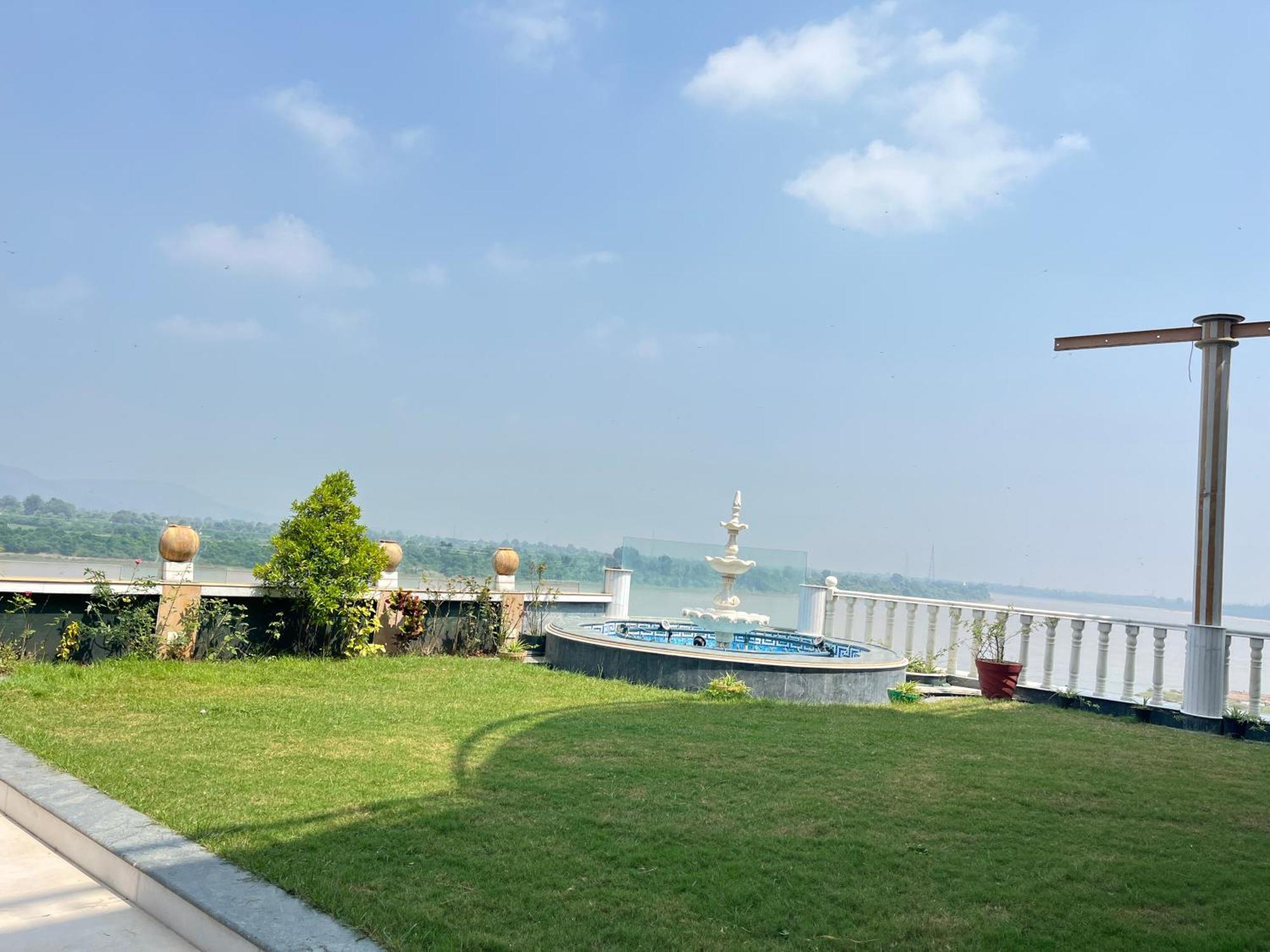 Hoshangabad Treehouse Narmade A Riverfront Resort & Spa Narmadapuram מראה חיצוני תמונה