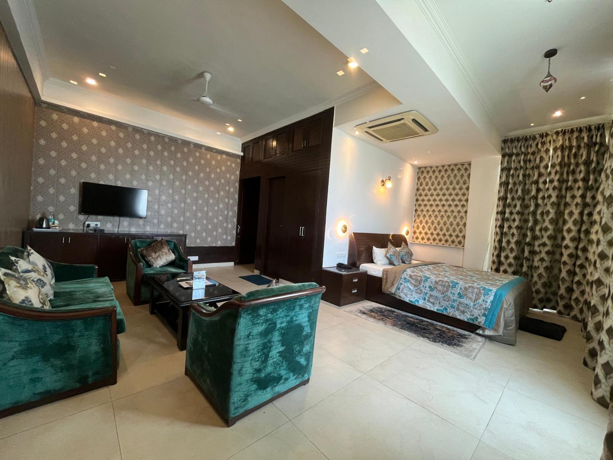 Hoshangabad Treehouse Narmade A Riverfront Resort & Spa Narmadapuram מראה חיצוני תמונה