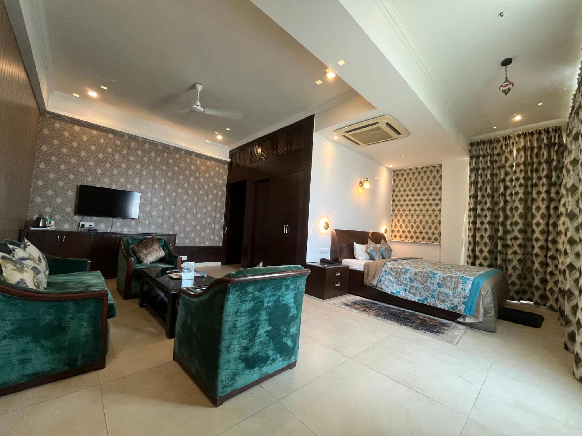 Hoshangabad Treehouse Narmade A Riverfront Resort & Spa Narmadapuram מראה חיצוני תמונה