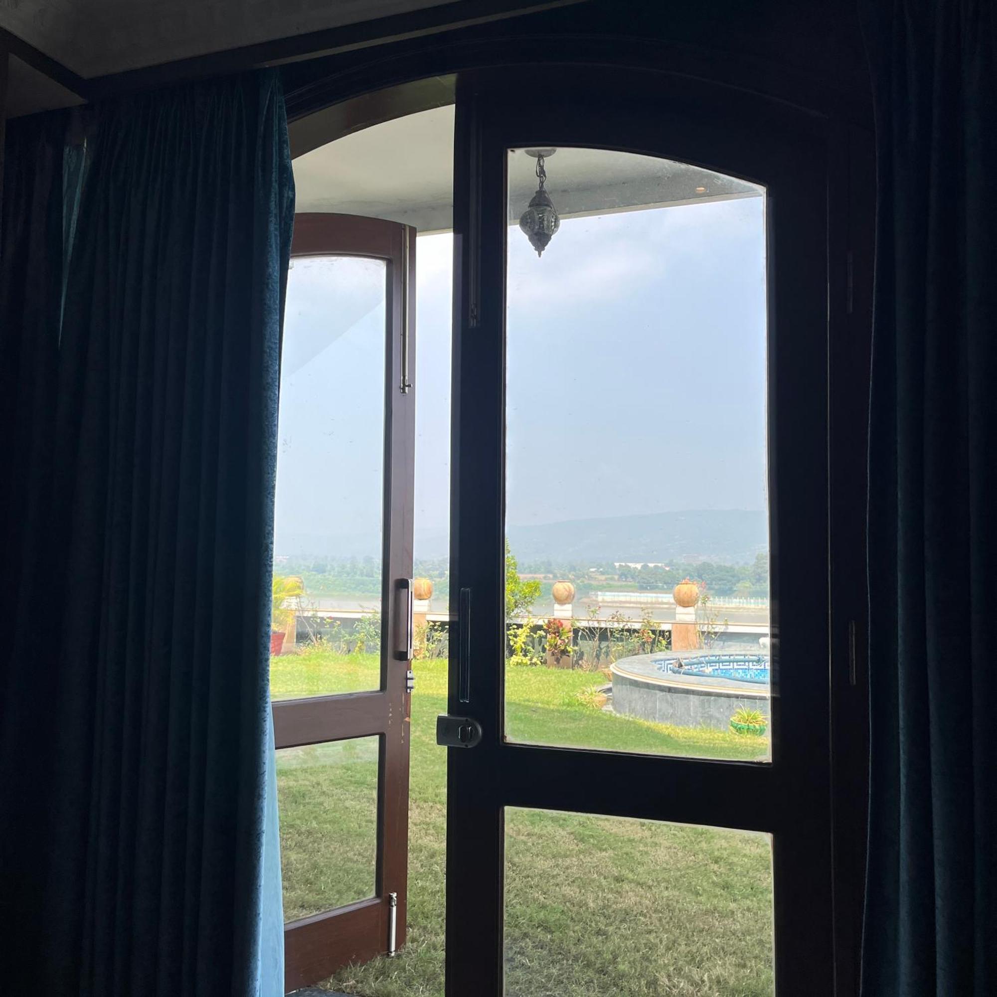 Hoshangabad Treehouse Narmade A Riverfront Resort & Spa Narmadapuram מראה חיצוני תמונה