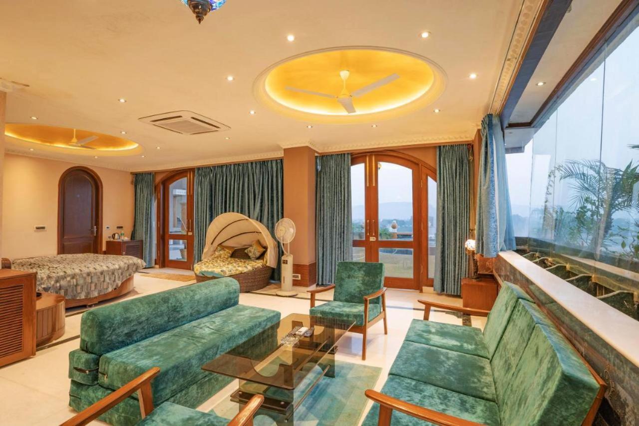 Hoshangabad Treehouse Narmade A Riverfront Resort & Spa Narmadapuram מראה חיצוני תמונה
