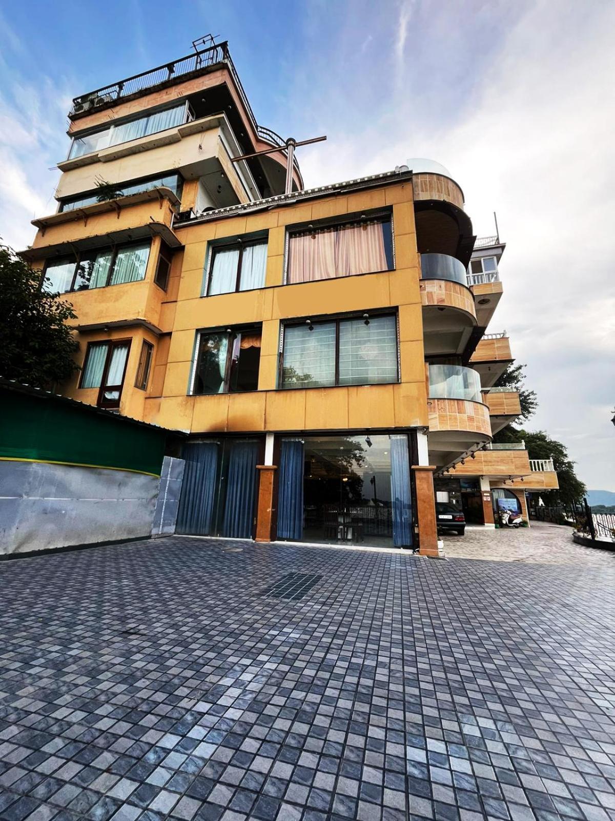 Hoshangabad Treehouse Narmade A Riverfront Resort & Spa Narmadapuram מראה חיצוני תמונה